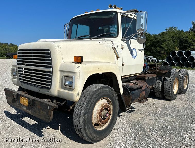image for item OG9175 1987 Ford LT9000  semi truck