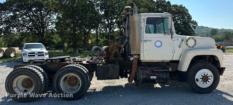 image for item OG9175 1987 Ford LT9000  semi truck