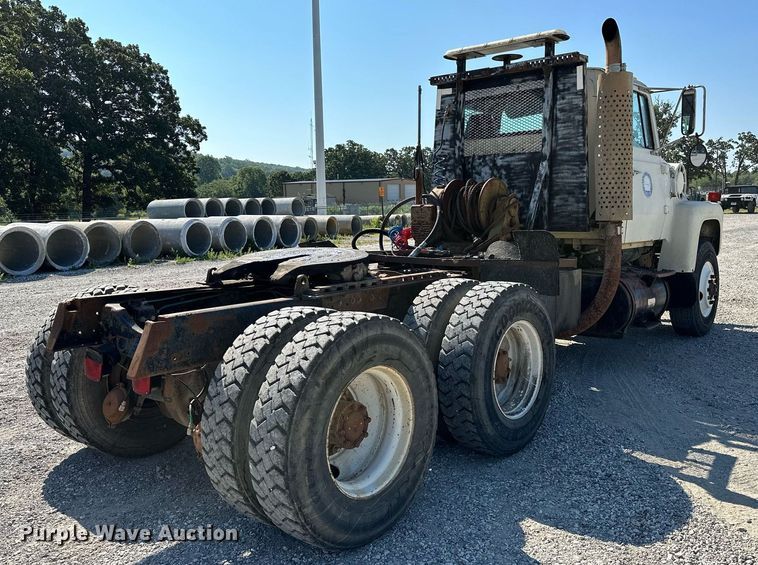 image for item OG9175 1987 Ford LT9000  semi truck
