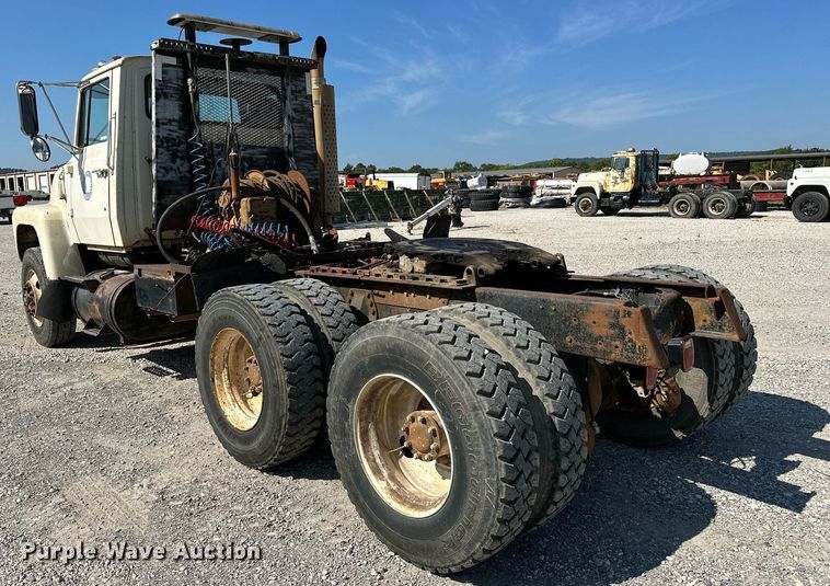 image for item OG9175 1987 Ford LT9000  semi truck