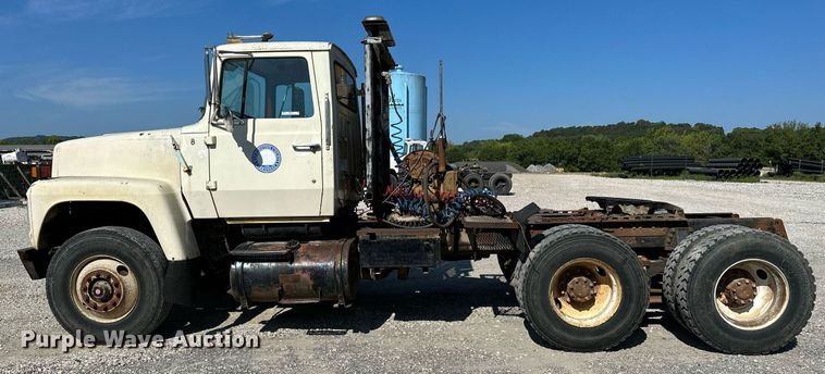 image for item OG9175 1987 Ford LT9000  semi truck