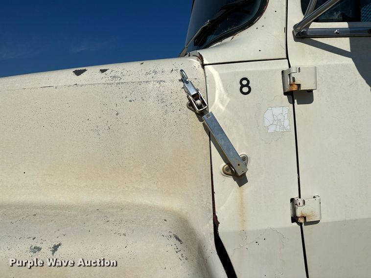 image for item OG9175 1987 Ford LT9000  semi truck