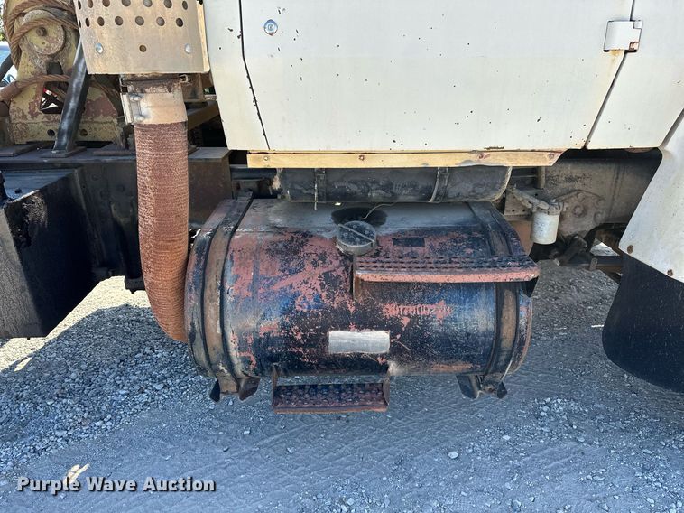 image for item OG9175 1987 Ford LT9000  semi truck