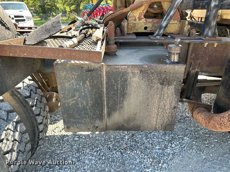 image for item OG9175 1987 Ford LT9000  semi truck