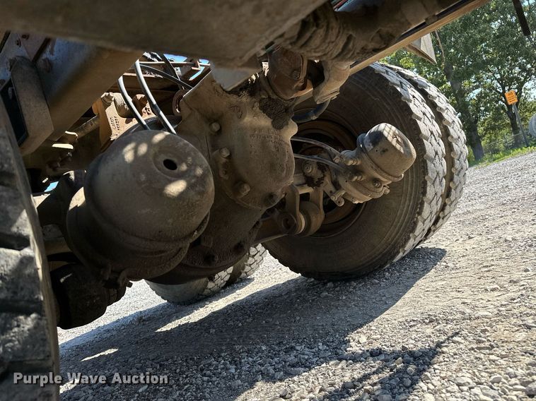 image for item OG9175 1987 Ford LT9000  semi truck