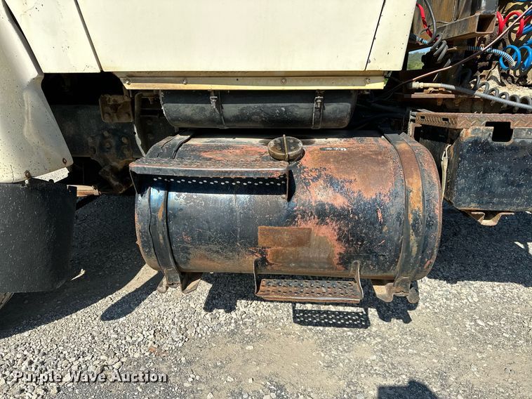 image for item OG9175 1987 Ford LT9000  semi truck