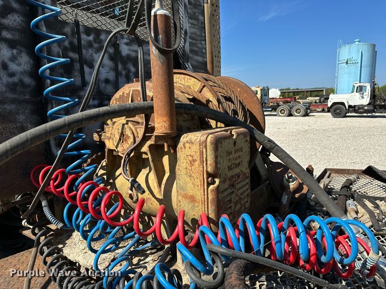 image for item OG9175 1987 Ford LT9000  semi truck