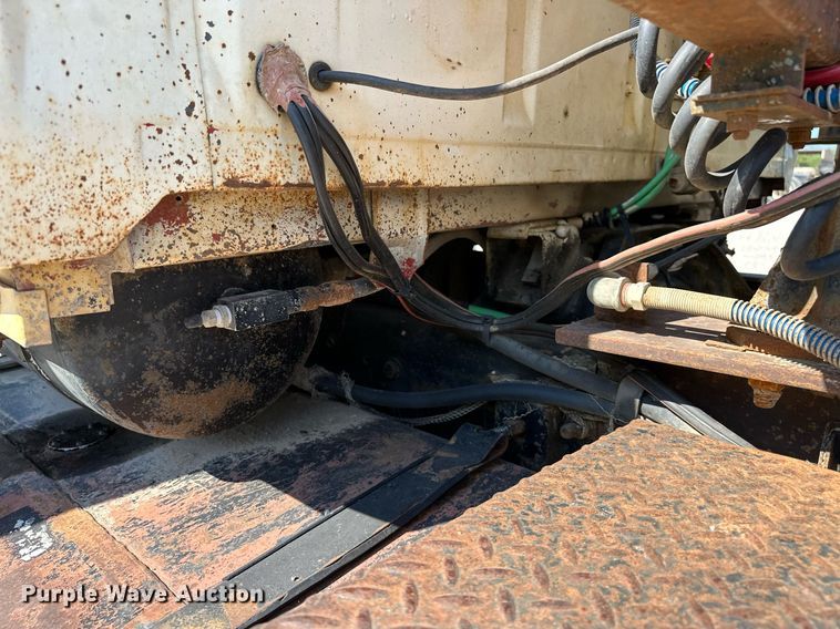 image for item OG9175 1987 Ford LT9000  semi truck