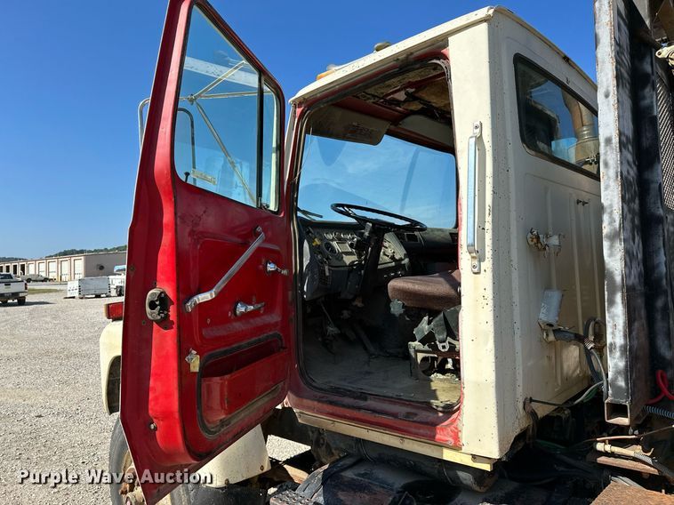 image for item OG9175 1987 Ford LT9000  semi truck
