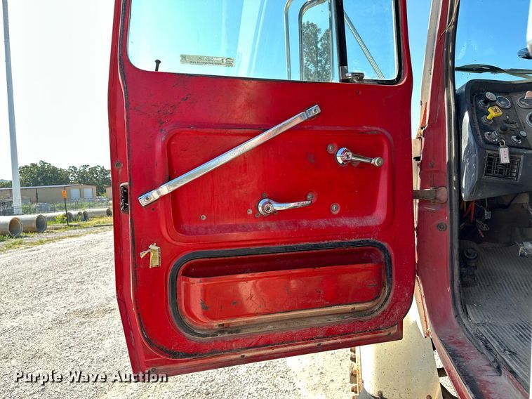 image for item OG9175 1987 Ford LT9000  semi truck