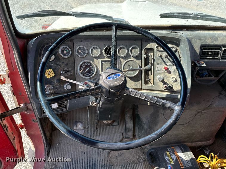 image for item OG9175 1987 Ford LT9000  semi truck
