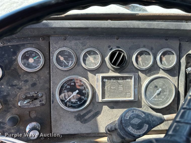 image for item OG9175 1987 Ford LT9000  semi truck