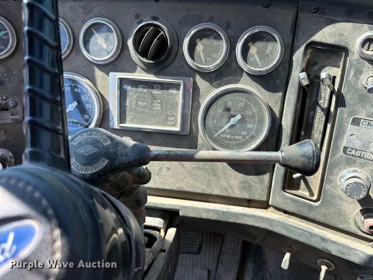 image for item OG9175 1987 Ford LT9000  semi truck