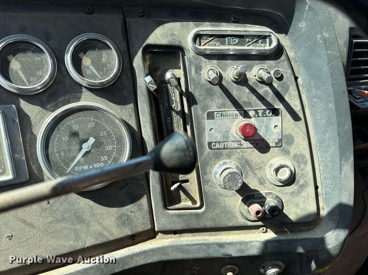 image for item OG9175 1987 Ford LT9000  semi truck