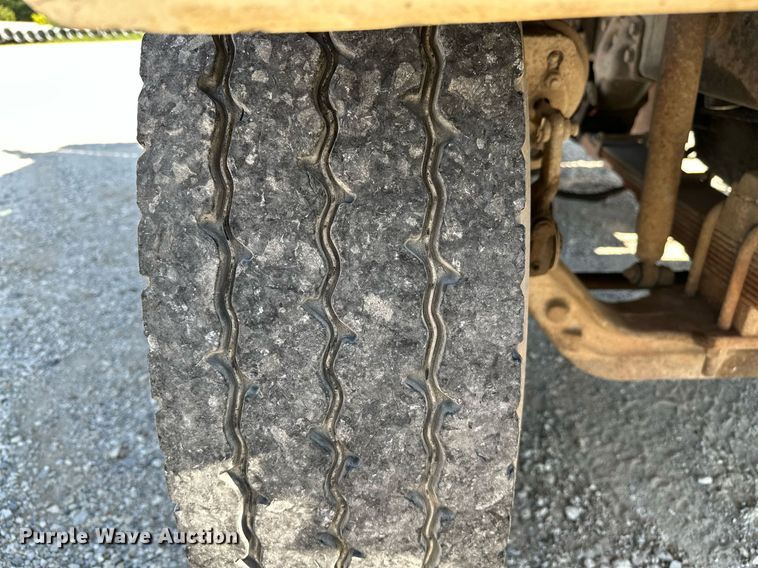 image for item OG9175 1987 Ford LT9000  semi truck