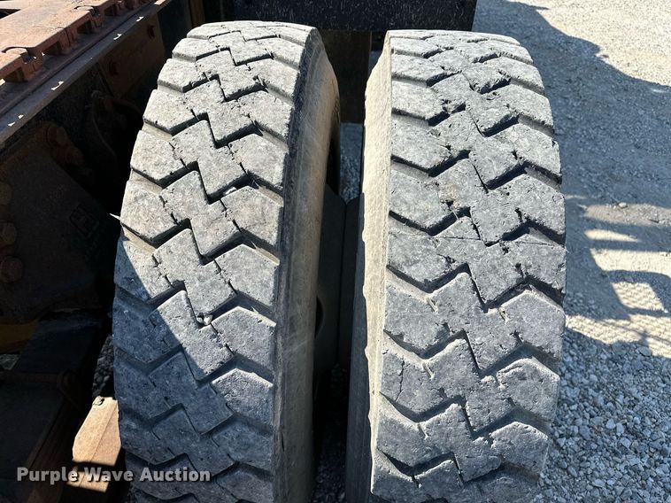 image for item OG9175 1987 Ford LT9000  semi truck