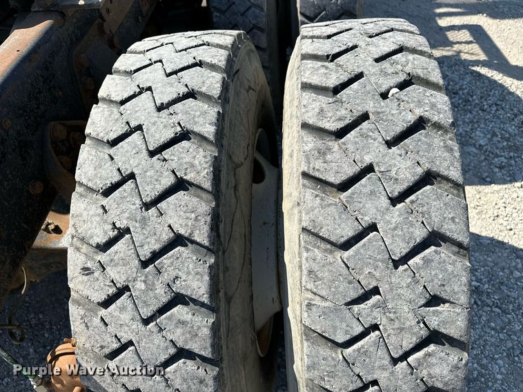 image for item OG9175 1987 Ford LT9000  semi truck