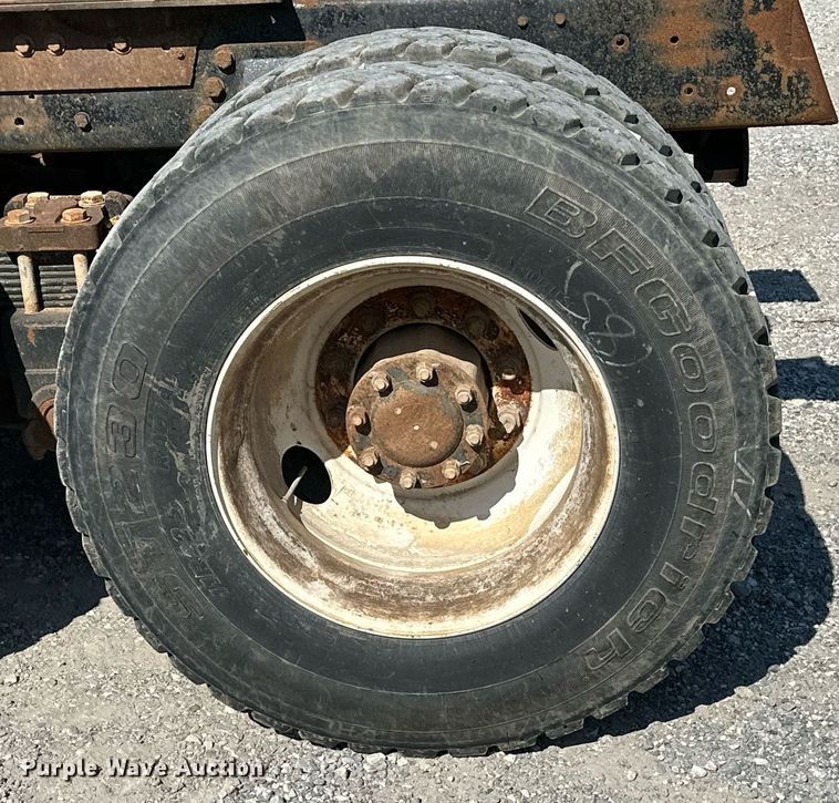 image for item OG9175 1987 Ford LT9000  semi truck