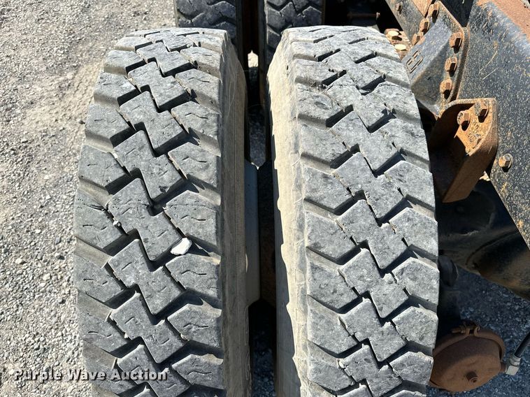 image for item OG9175 1987 Ford LT9000  semi truck