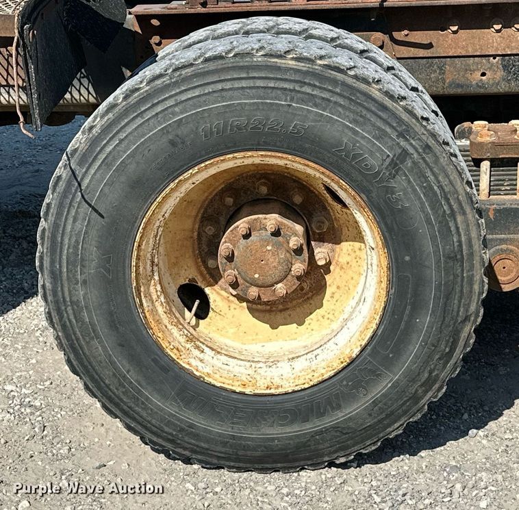 image for item OG9175 1987 Ford LT9000  semi truck