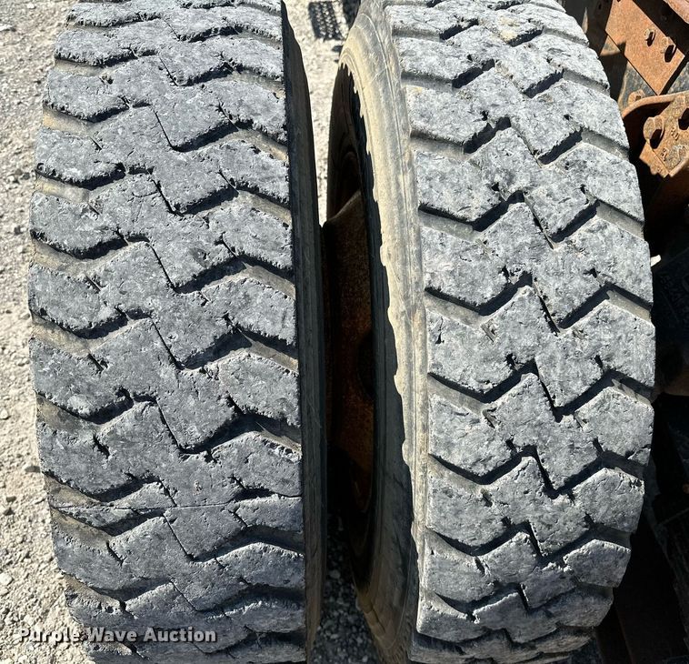 image for item OG9175 1987 Ford LT9000  semi truck