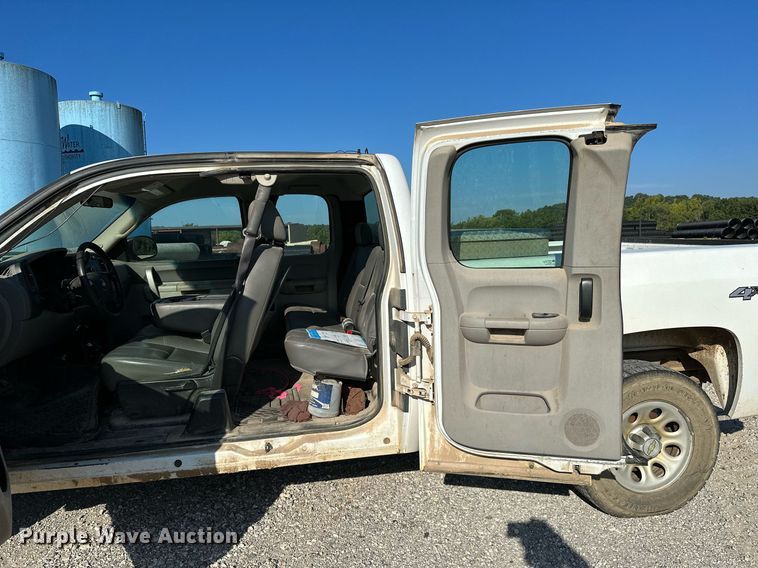 image for item OG9176 2010 Chevrolet Silverado 1500  Ext. Cab pickup truck