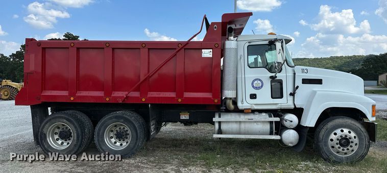 image for item OG9181 2006 Mack  dump truck