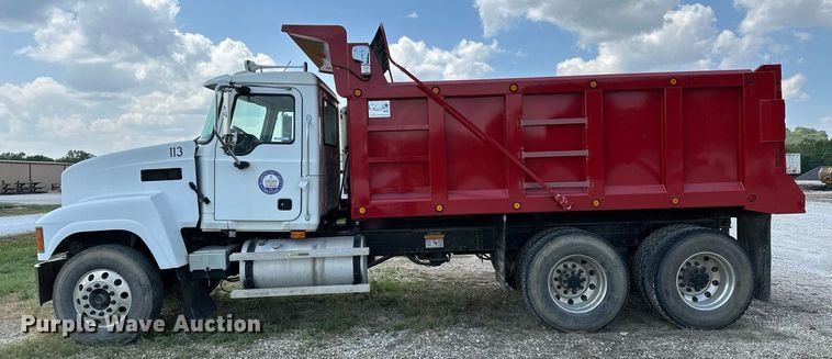 image for item OG9181 2006 Mack  dump truck
