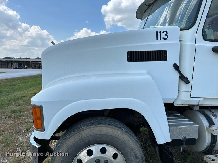 image for item OG9181 2006 Mack  dump truck