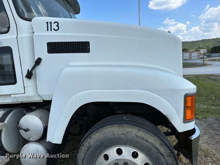 image for item OG9181 2006 Mack  dump truck