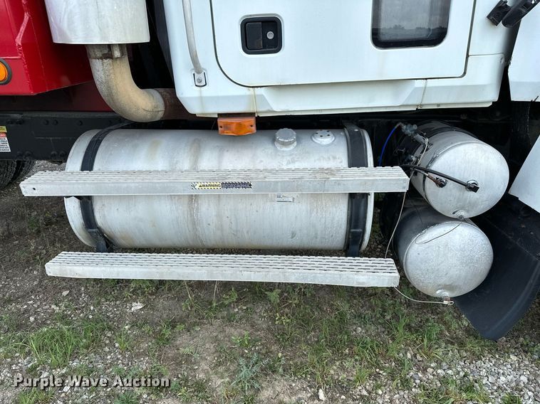 image for item OG9181 2006 Mack  dump truck