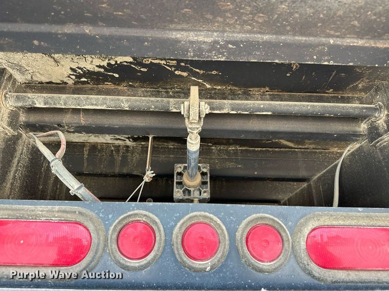 image for item OG9181 2006 Mack  dump truck