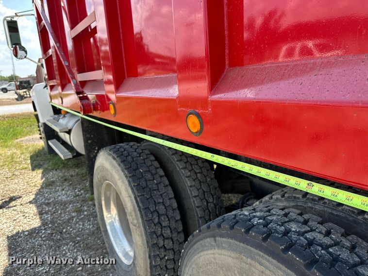 image for item OG9181 2006 Mack  dump truck