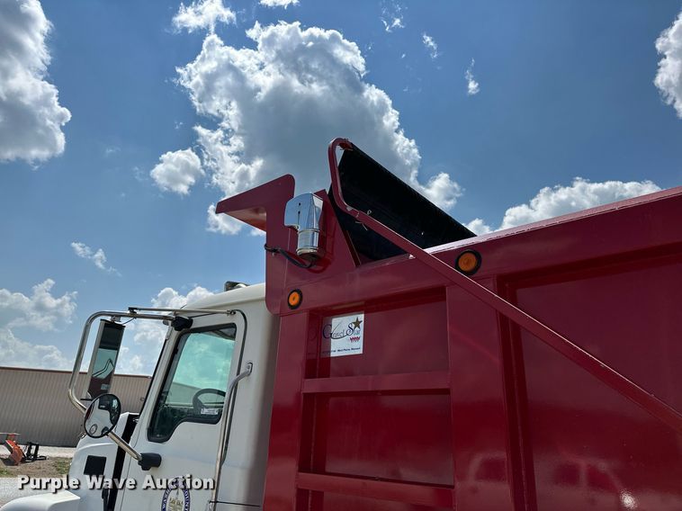 image for item OG9181 2006 Mack  dump truck