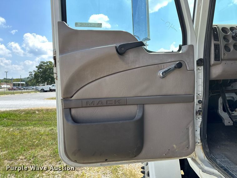 image for item OG9181 2006 Mack  dump truck