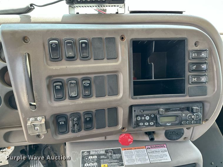 image for item OG9181 2006 Mack  dump truck