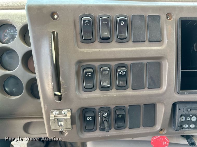 image for item OG9181 2006 Mack  dump truck