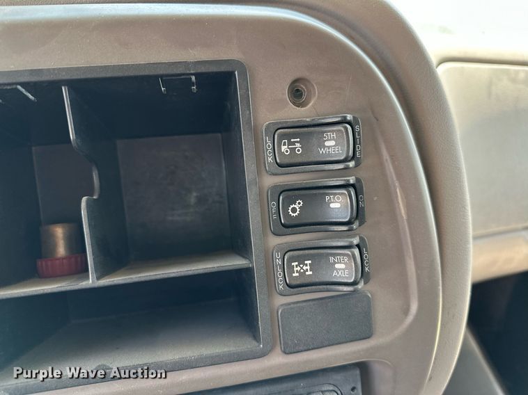 image for item OG9181 2006 Mack  dump truck