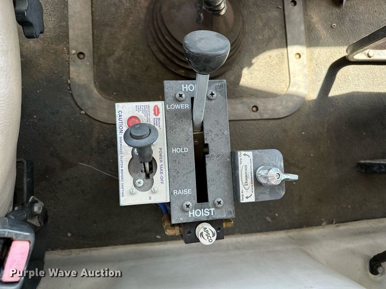 image for item OG9181 2006 Mack  dump truck