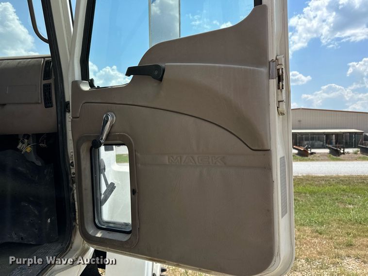 image for item OG9181 2006 Mack  dump truck