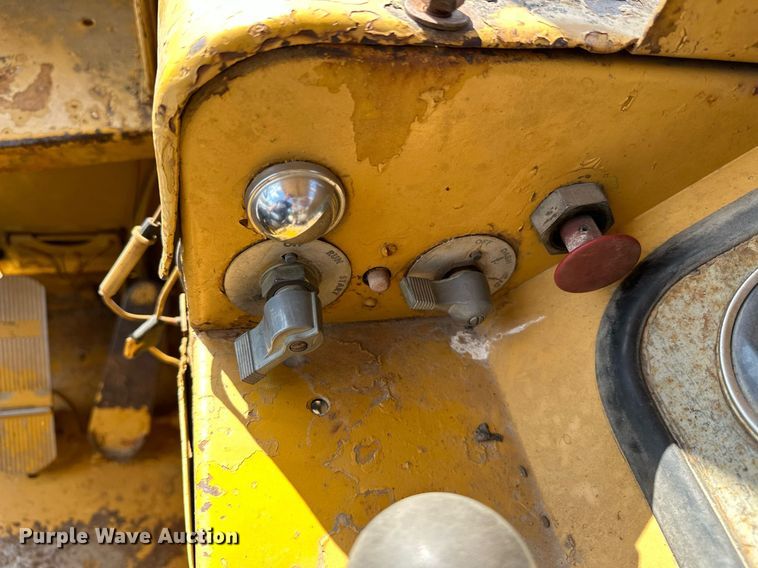 image for item OG9184 1974 Caterpillar 613  grid roller