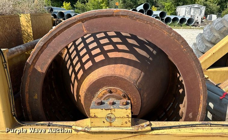 image for item OG9184 1974 Caterpillar 613  grid roller