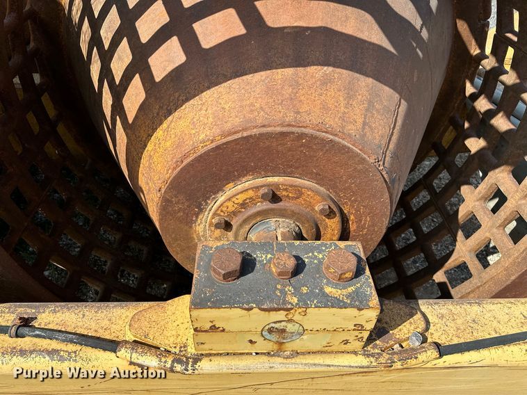 image for item OG9184 1974 Caterpillar 613  grid roller