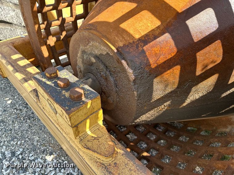 image for item OG9184 1974 Caterpillar 613  grid roller