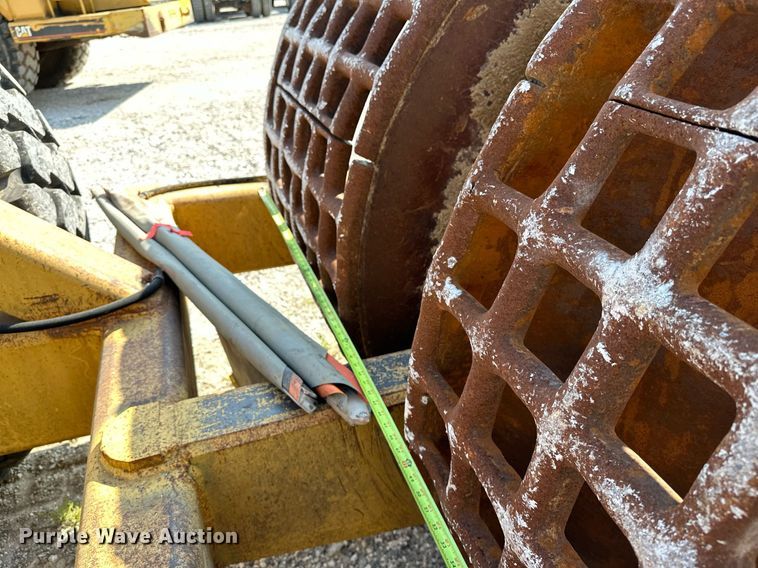 image for item OG9184 1974 Caterpillar 613  grid roller