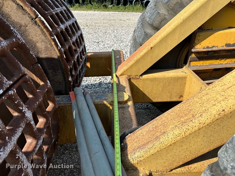 image for item OG9184 1974 Caterpillar 613  grid roller