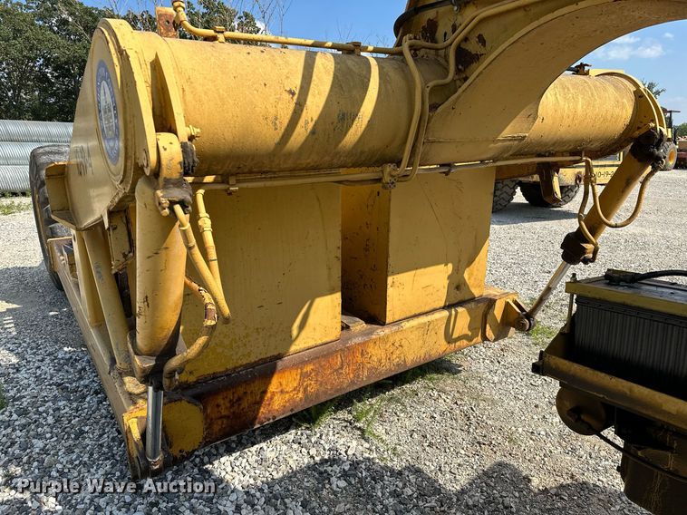 image for item OG9184 1974 Caterpillar 613  grid roller