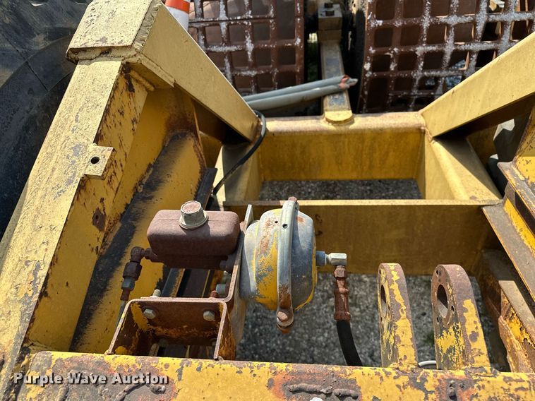 image for item OG9184 1974 Caterpillar 613  grid roller