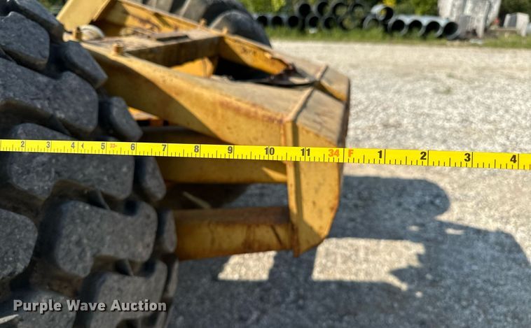 image for item OG9184 1974 Caterpillar 613  grid roller