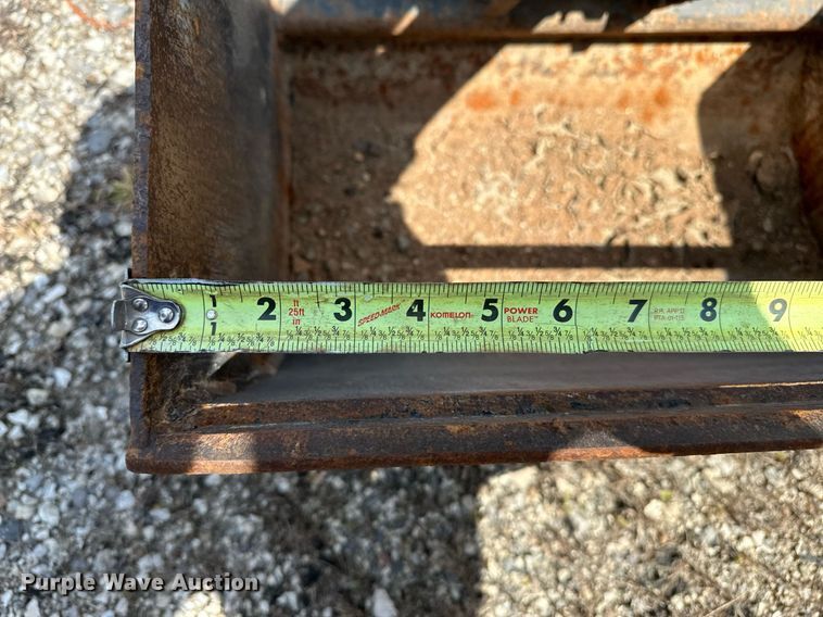 image for item OG9195 Kelley B10  backhoe attachment